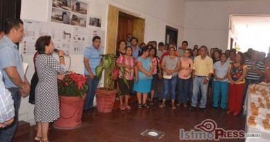Rosa Nidia celebra la navidad con trabajadores del Ayuntamiento de Salina Cruz 4
