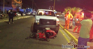 Embiste camioneta a motociclista hay 3 lesionados en Salina Cruz