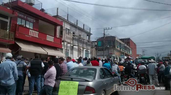 Protestan ganaderos en Matias Romero