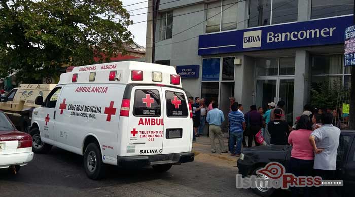 Sujetos armados asaltan Bancomer en Salina Cruz