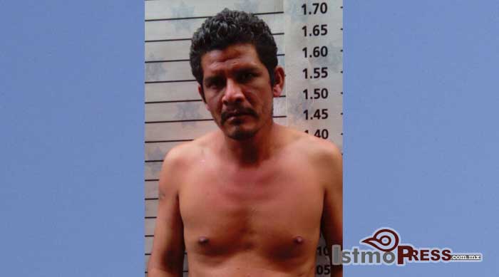 Sujeto es detenido por robar en una tienda en Salina Cruz