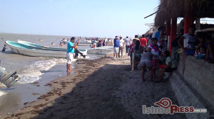 Turistas disfrutaron vacaciones en playa Vicente