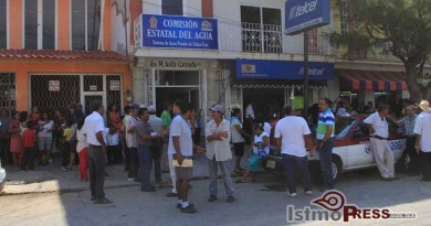 Protestan comités de colonias en oficinas del SAP en Salina Cruz