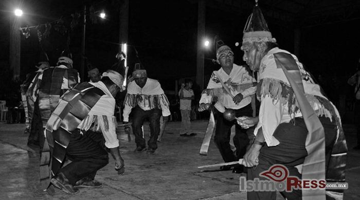 Ikoots celebran su lengua, el ombeayiüts3
