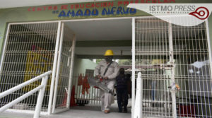 17 Abr Fumigan escuelas de Juchitán para prevenir dengue, zika y chikungunya3