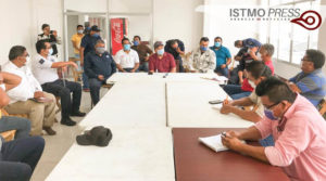 27 Abr Juchitán reunión con taxistas1