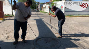 16 Jun Desazolvan drenaje en Juchitán2