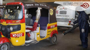 18 Jul Sanitiza FUCO mototaxis en Juchitán2