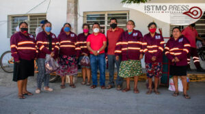 Entrega de uniformes Juchitán1