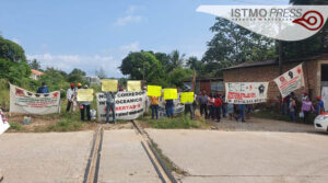 Con bloqueos a vías ferreas