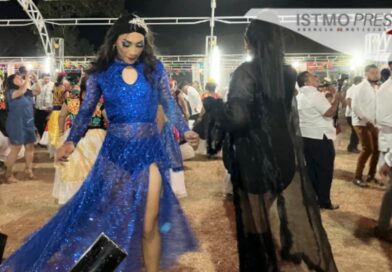 Muxes de Oaxaca celebran la vida y la diversidad en una vela anual: “Las Auténticas Intrépidas Buscadoras del Peligro”
