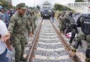 Marinos desalojan a ferrocarrileros que protestaban en las vías del tren en Matías Romero, Oaxaca, hay dos detenidos