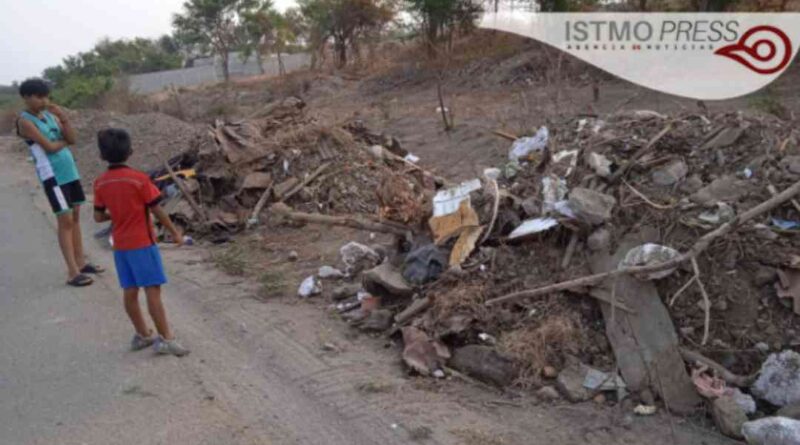 Arrojan escombros de obra del interoceánico frente a casa de ambientalista: “Es un acto de hostigamiento“