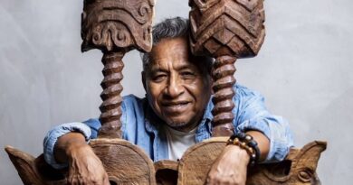 Del terremoto de 8.2 a obras de arte: Con vigas de madera, artista zapoteca Víctor Cha´ca reconstruye la vida y la muerte Del terremoto de 8.2 a obras de arte: Con vigas de madera, artista zapoteca Víctor Cha´ca reconstruye la vida y la muerte