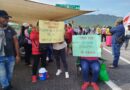 Por pésimos caminos y fallas constantes de energía eléctrica, doce comunidades mixes -zapotecas bloquean carretera Por pésimos caminos y fallas constantes de energía eléctrica, doce comunidades mixes -zapotecas bloquean carretera
